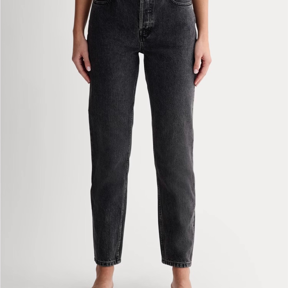 Everlane High-Rise Straight Jeans in Washed Black